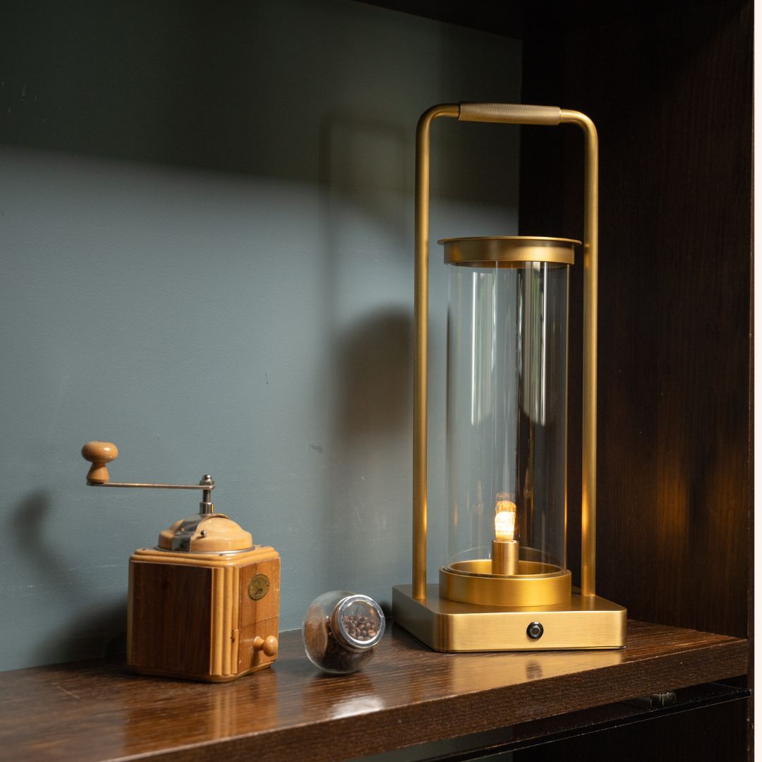 Zenith Laterne - dimmbare, wiederaufladbare LED-Kupfer-Handlaterne