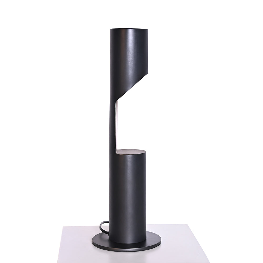 Astra Luce - dimmbare LED-Lampe mit zylindrischer Schnitt-Schräge