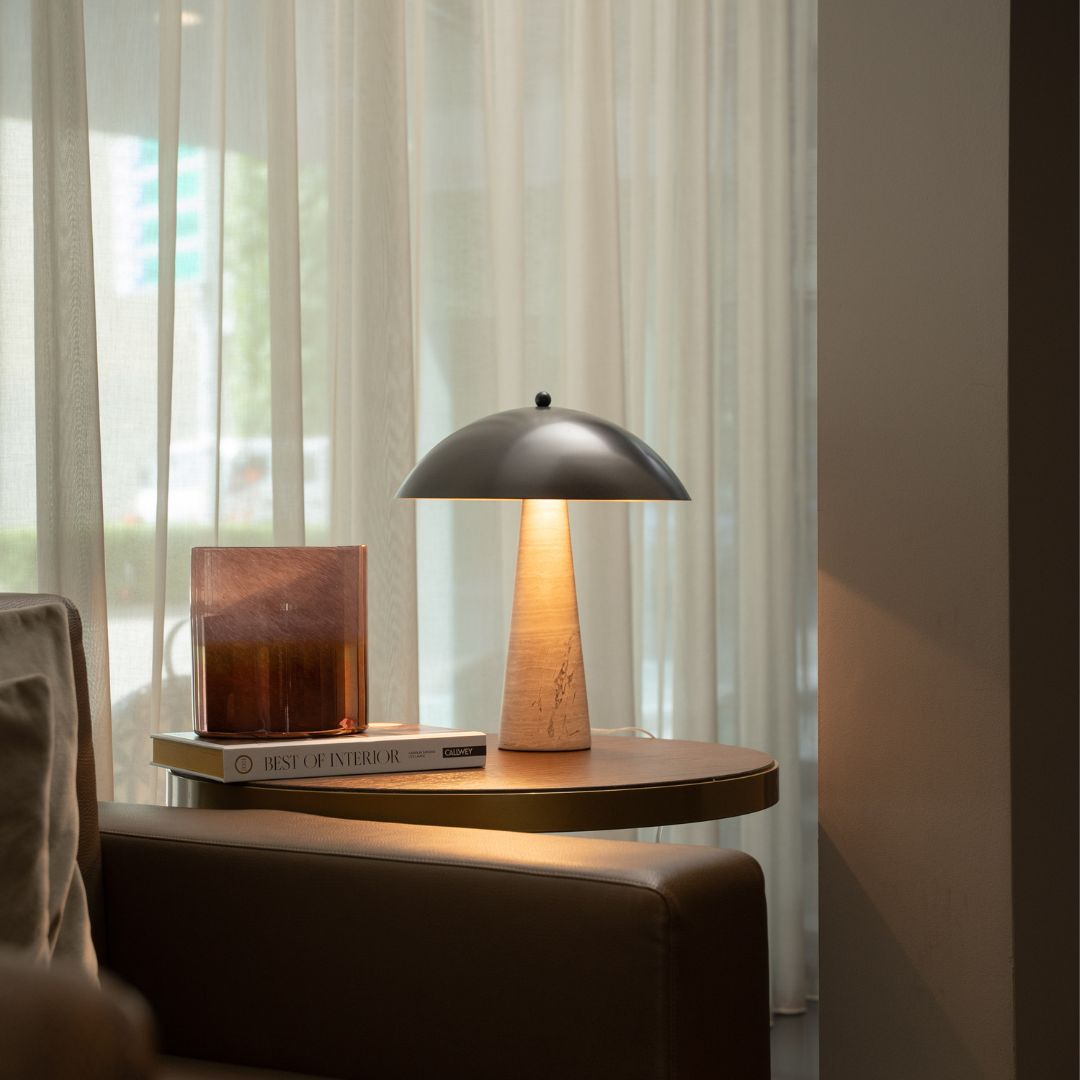 Vesper Luxe - edle Holz-Marmor-Tischlampe mit goldenem Innenfinish